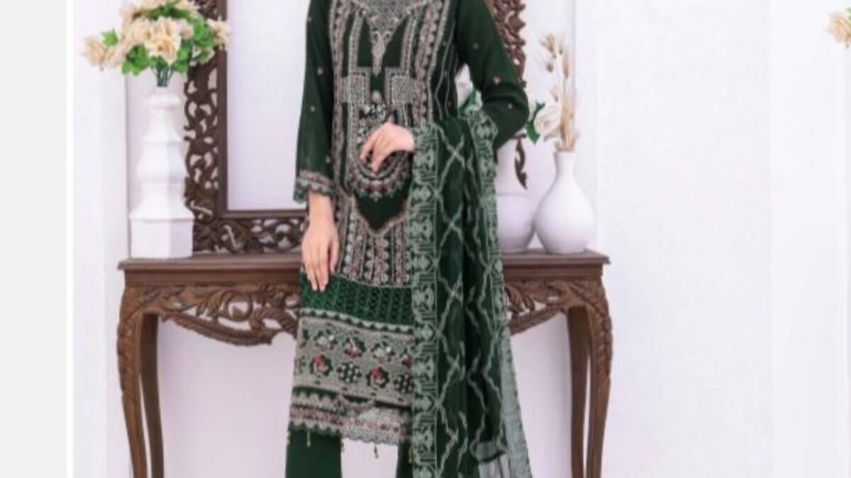 green emerald velvet dress Elara – Pakistani Formal Gown Dress for Engagement & Walima in UK –  Pakistani Moda main image 1